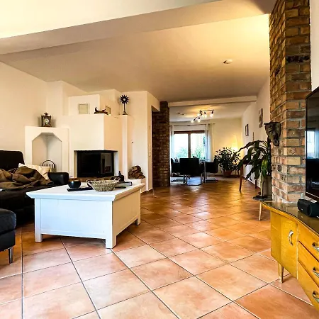 Behagliches Haus Mit Kamin Und Romantischem Garten Roedermark